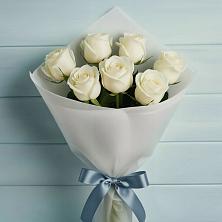 Букет 7 Белых роз Эдлесс Лав в Санино