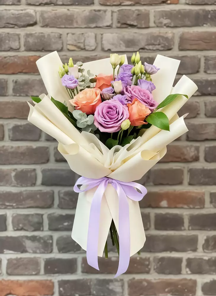 Букет цветов из: Лизиантусы и Розы в Санино