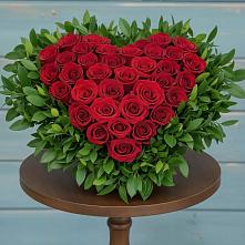 Цветочная композиция из Розы в виде сердца в Санино