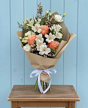 Букет цветов из:  Альстромерии, Лизиантусы, Розы и Хризантемы в Санино