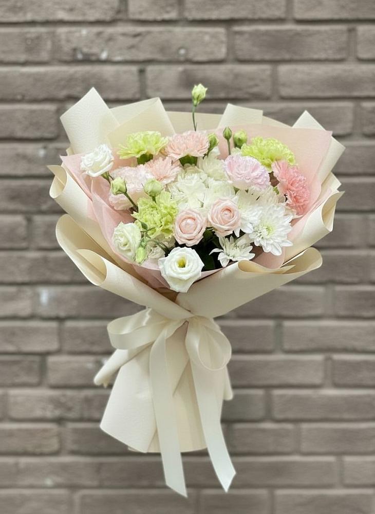 Букет цветов из: Гвоздики, Розы, Лизиантусы и Хризантемы в Санино