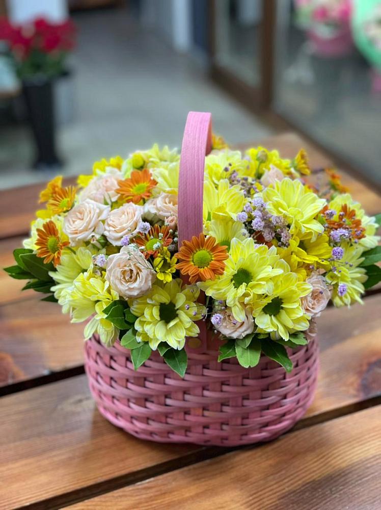 Цветочная композиция из Хризантемы и Розы в корзине в Санино