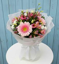 Букет цветов из:  Герберы, Альстромерии и Лизиантусы #REPLACE_PRED# Санино