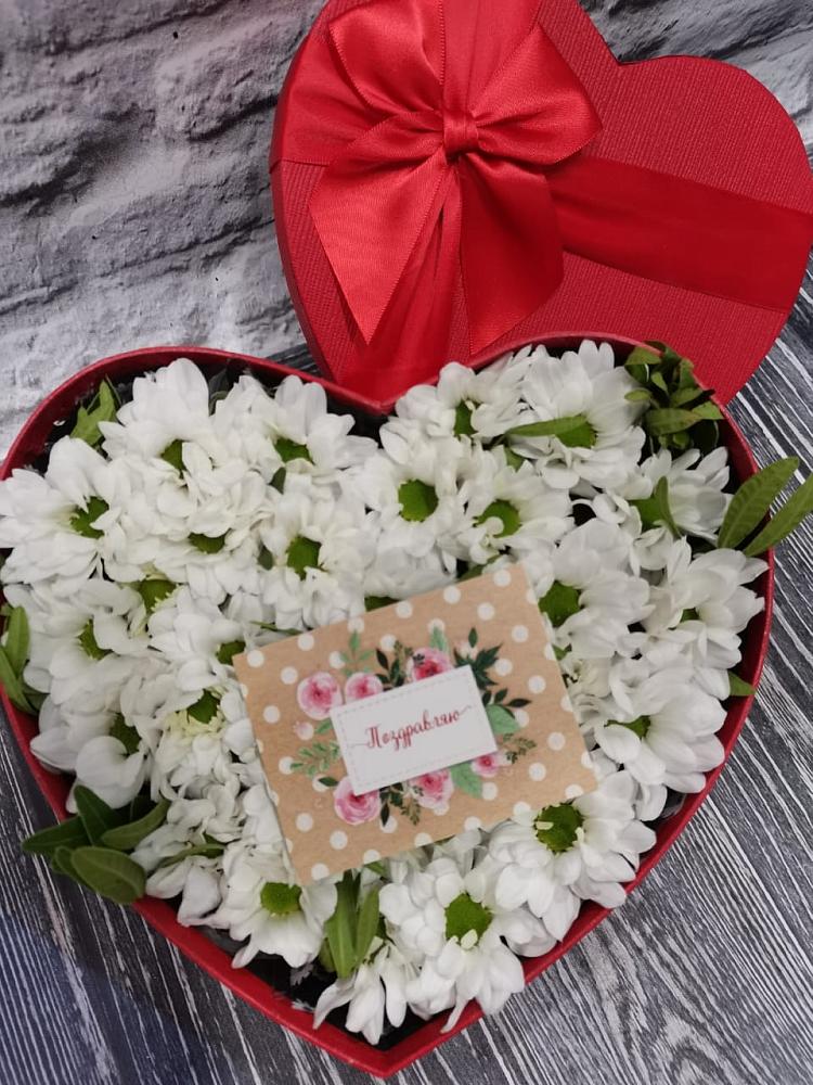 Цветочная композиция из Хризантемы в виде сердца в Санино