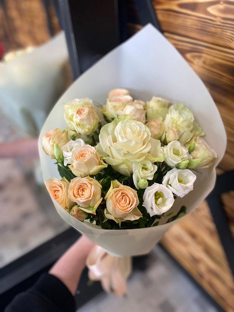 Букет цветов из: Розы и Лизиантусы в Санино